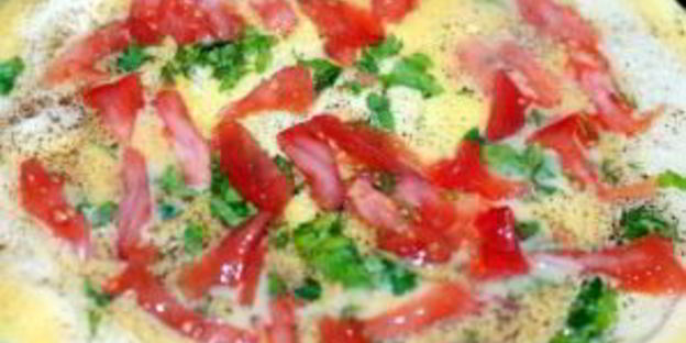 омлет с перцем и помидорами