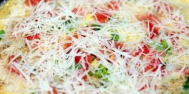 омлет с перцем и помидорами