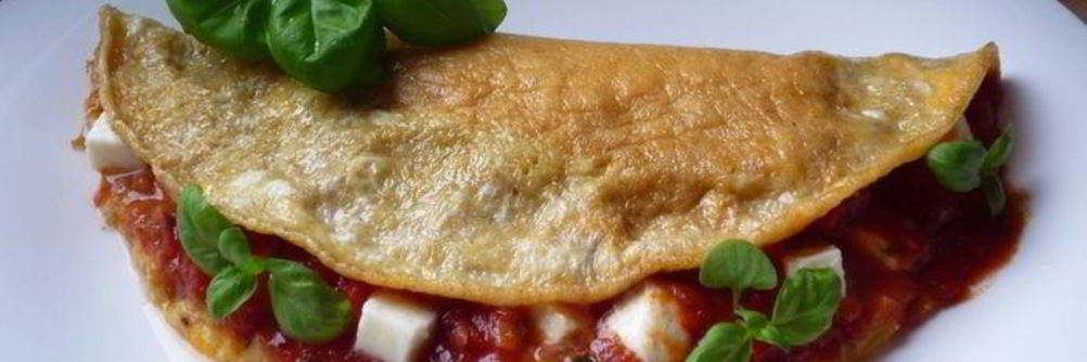 Омлет с помидорами и моцареллой