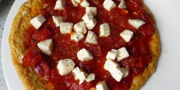 омлет с помидорами и моцареллой