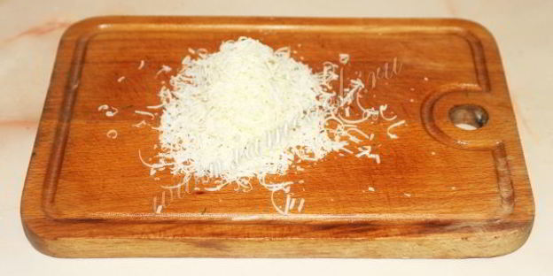 омлет с помидорами, луком и укропом