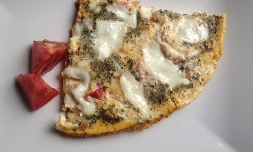 Рецепт омлета с помидорами, сладким перцем и сыром моцарелла