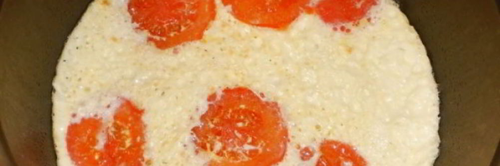 Омлет с помидорами