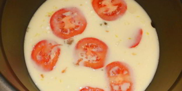 омлет с помидорами