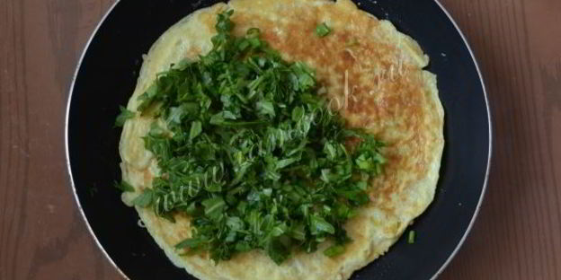 омлет с рукколой и овсяными хлопьями