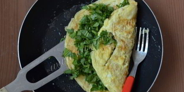 омлет с рукколой и овсяными хлопьями