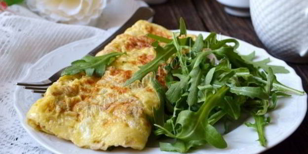 омлет с рукколой и овсяными хлопьями