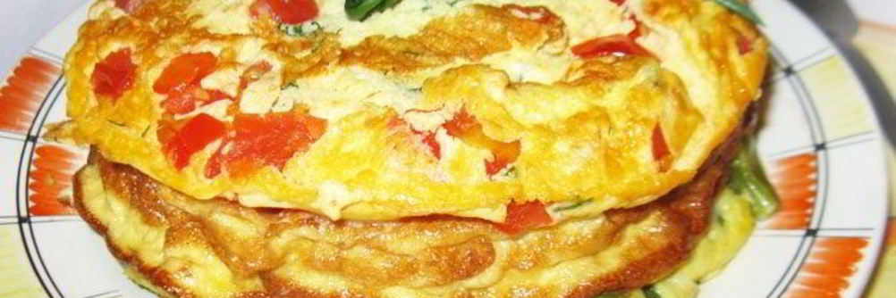 Омлет с тунцом и помидорами