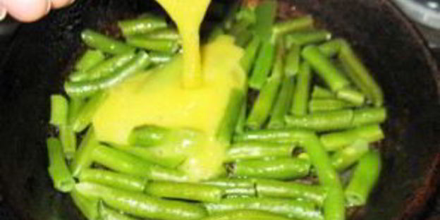 омлет с тунцом и помидорами