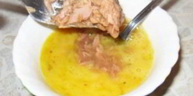 омлет с тунцом и помидорами