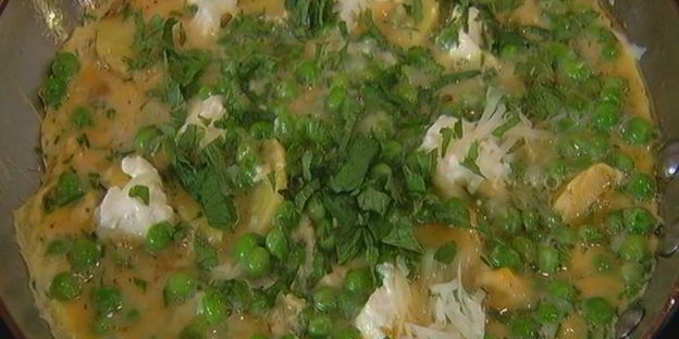 омлет с зеленым горошком, картофелем и сыром