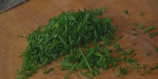 омлет с зеленым горошком, картофелем и сыром