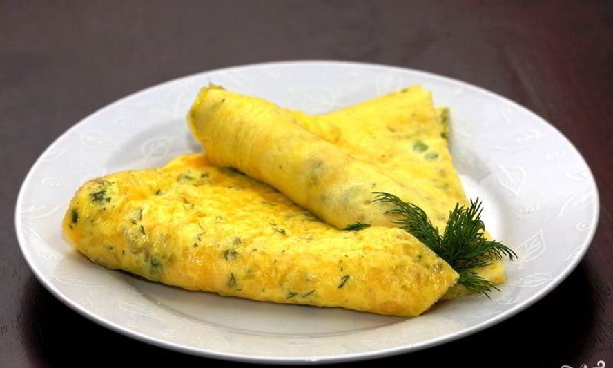 Рецепт омлета со сметаной и сыром