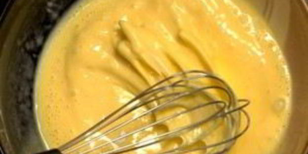 омлет со сметаной и сыром