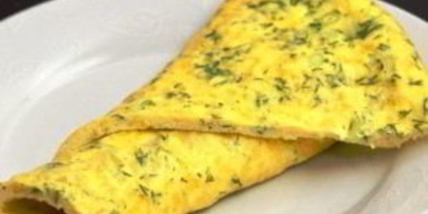 омлет со сметаной и сыром