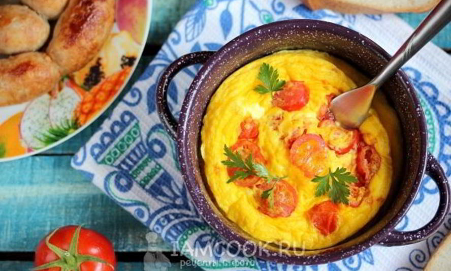 Рецепт омлета в микроволновке с помидорами и сыром