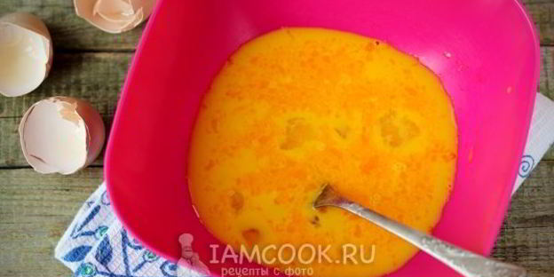 омлет в микроволновке с помидорами и сыром