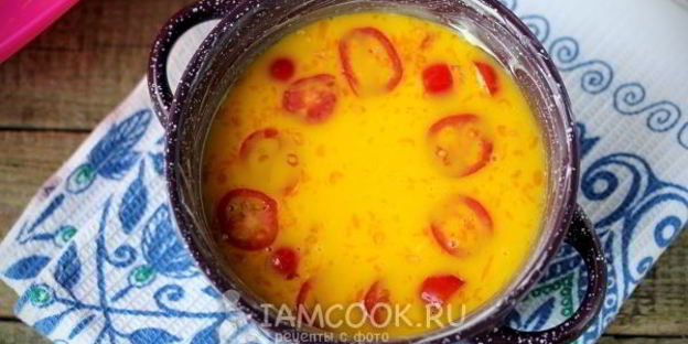 омлет в микроволновке с помидорами и сыром