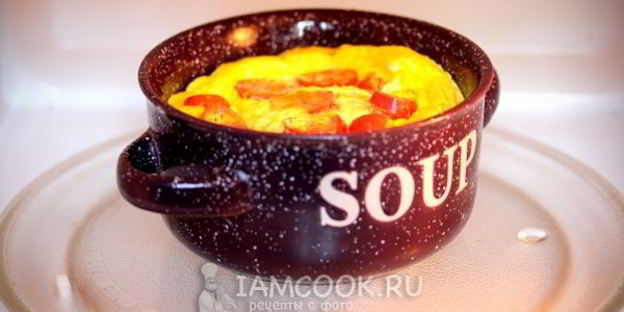 омлет в микроволновке с помидорами и сыром