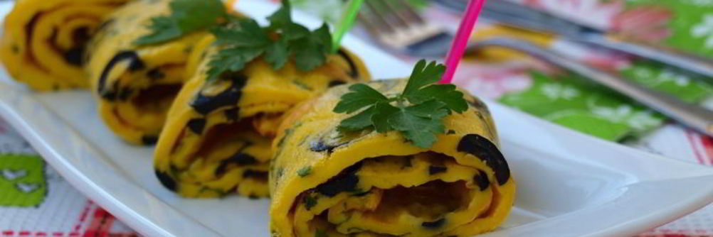 Рулет-омлет с маслинами в духовке