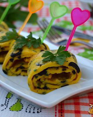 Рулет-омлет с маслинами в духовке