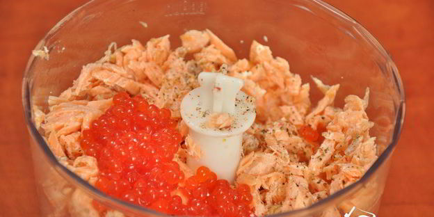 паштет из форели с икрой праздничный