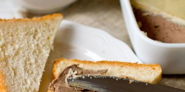 паштет из куриной печени с оливками и коньяком