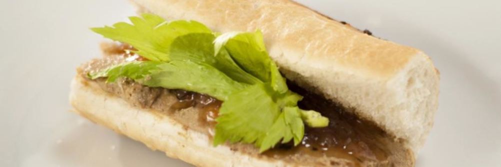 Паштет из куриной печенки с луковым конфитюром