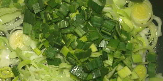 паштет из лука-порея, яиц и орехов кешью