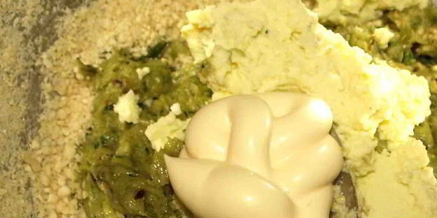 паштет из лука-порея, яиц и орехов кешью