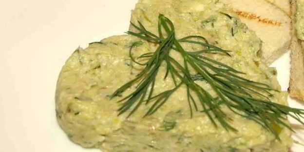 паштет из лука-порея, яиц и орехов кешью