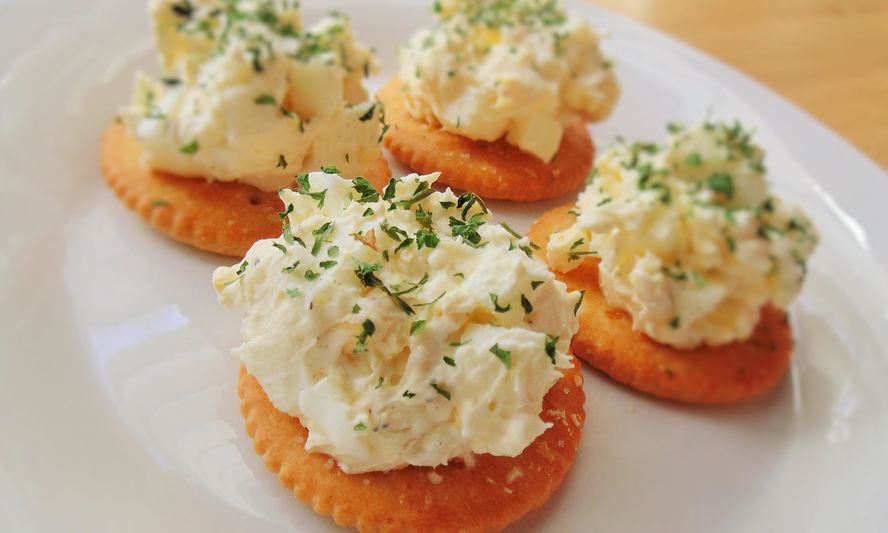 Рецепт яичного паштета с плавленым сыром