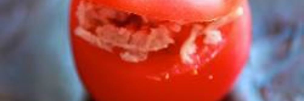 Помидоры фаршированные консервированным лососем