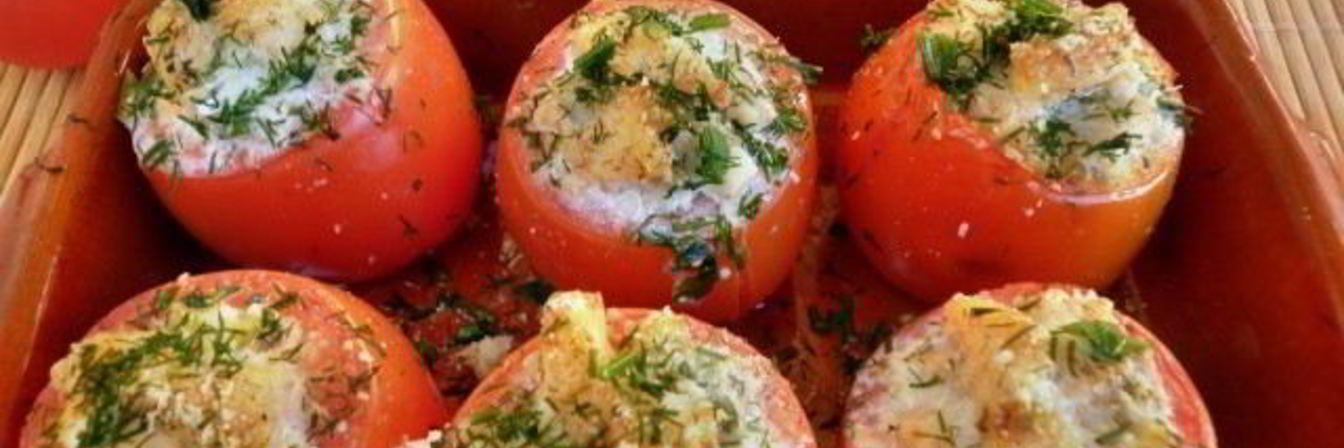 Помидоры фаршированные красной рыбой и каперсами