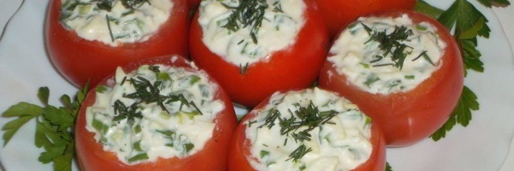 Помидоры, фаршированные яйцом и луком