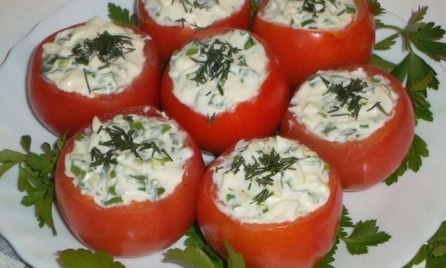 Рецепт помидоров, фаршированных яйцом и луком