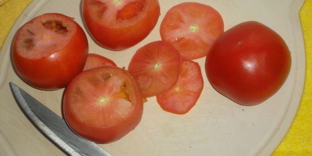 помидоры, фаршированные яйцом и луком