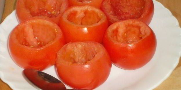 помидоры, фаршированные яйцом и луком