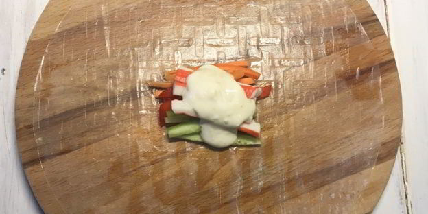 спринг-роллы с крабовыми палочками