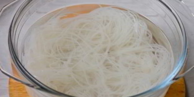 спринг-роллы с креветками