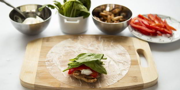 спринг-роллы с курицей