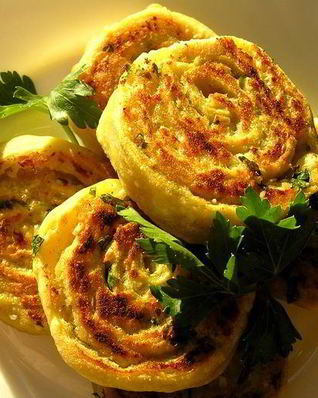 Алу патры — индийские картофельные рулетики