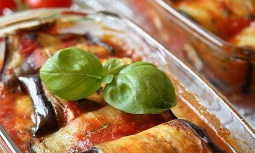 Рецепт баклажановых рулетиков по-средиземноморски