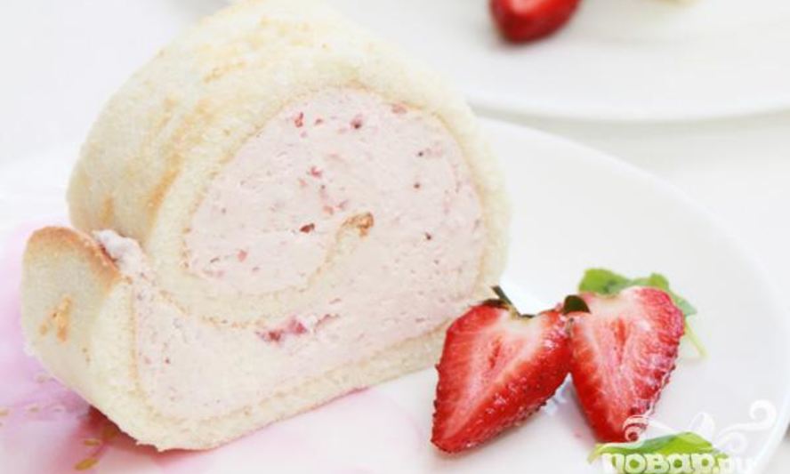 Рецепт бисквитного рулета с клубникой