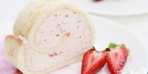 бисквитный рулет с клубникой