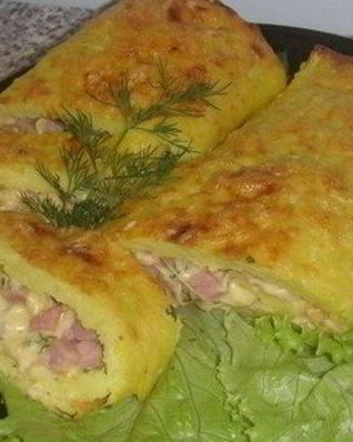 Кабачковый рулет с сыром и ветчиной