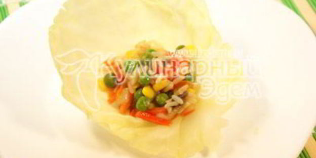 капустные рулетики в омлете