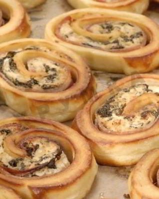 Картофельный рулет со шпинатом и беконом