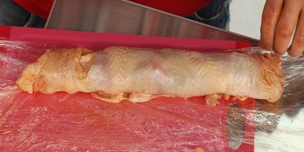 куриный рулет с курагой и тимьяном