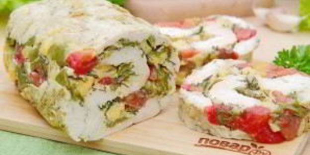 куриный рулет с сыром и томатами